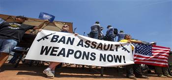 استطلاع: 59% من الأمريكيين يؤيدون فرض قوانين صارمة على حيازة الأسلحة