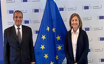 السفير المصري لدى بروكسل يبحث مع مسئولين أوروبيين التعاون في عدة مجالات