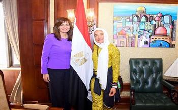 وزيرة الهجرة تستقبل البطلة "منال رستم" .. أول مصرية تصل قمة جبال إيفرست 