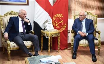 محافظ بورسعيد يلتقي رئيس قطاع الحسابات والمديريات في وزارة المالية