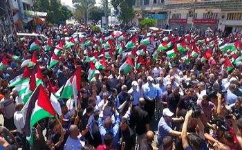 مسيرة أعلام فلسطينية وسط رام الله إسنادا للفلسطينيين في القدس