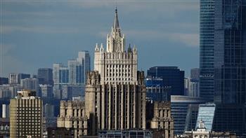 الخارجية الروسية: موسكو لا ترى ضرورة لإجلاء موظفي سفاراتها من الدول غير الصديقة