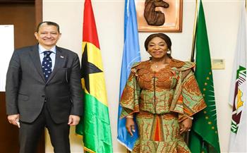 سفير مصر بأكرا يبحث مع وزيرة خارجية غانا سبل تعزيز العلاقات الثنائية 