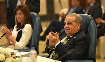 وزير الإنتاج الحربي يحضر حلقة نقاشية حول «آفاق الاستثمار الصناعي في مصر»