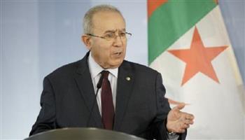 وزير الخارجية الجزائري يبحث مع مبعوث أنجولي تعزيز التعاون الأفريقي لمواجهة التطرف والإرهاب