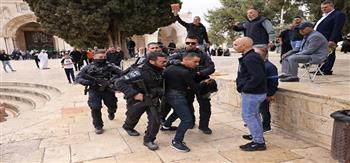 المسجد الأقصى.. الاعتداء على مرابطة جزائرية واحتدام حدة المواجهات مع القوات الإسرائيلية