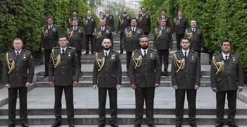 بـ«العربية».. عسكريون أوكران يغنّون أنشودة مدح للرسول في العيد (فيديو)