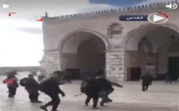 إصابة عشرات الفلسطنيين في اقتحام قوات الاحتلال للمسجد الأقصى (فيديو)