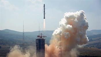 الصين تطلق صاروخًا من طراز "لونغ مارش-2 دي" لوضع مجموعة من ثمانية أقمار صناعية في الفضاء