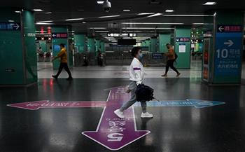 بكين تغلق محطات المترو وخطوط الحافلات لوقف انتقال كورونا