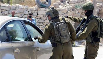 الاحتلال الاسرائيلي يحتجز عشرات المركبات عند غرب سلفيت بالضفة