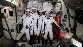 عودة 4 رواد فضاء إلى الأرض بعد رحلة استمرت 6 أشهر