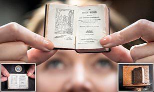 ستحتاج لعدسة مكبرة لقراءته.. اكتشاف أصغر أقدم كتاب مقدس بمكتبة ليدز 