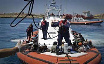 حرس السواحل الإيطالي ينقذ أكثر من 100 مهاجر وينتشل جثتين جنوب البلاد