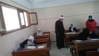 رئيس منطقة شمال سيناء الأزهرية يتفقد سير امتحانات صفوف النقل