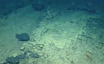 «أطلانتس الأسطورية».. اكتشاف طريق حجري مرصوف بقاع المحيط (فيديو)