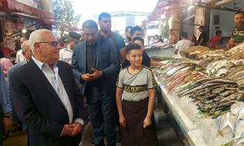 محافظ بورسعيد يتفقد البازار الجديد وسوق الأسماك ويتابع توافر السلع بأسعار مناسبة