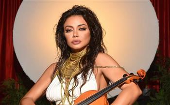 عازفة الكمان حنين تستحضر سحر مصر وتاريخها في معزوفتها الجديدة (صور وفيديو)