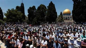 45 ألفا يؤدون صلاة الجمعة في المسجد الأقصى