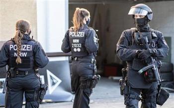رجل يهاجم امرأة وفتاة بسكين في مدرسة جنوب ألمانيا