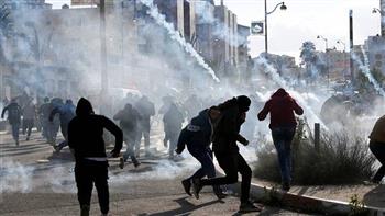 إصابة فلسطيني بالرصاص ومصور بقنبلة صوت بالرأس خلال مواجهات مع الاحتلال بالخليل