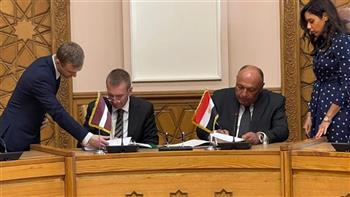 شكري ووزير خارجية لاتفيا يوقعان اتفاقا معدلا للتعاون بمجال التعليم والعلوم