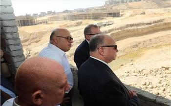 محافظ القاهرة يتققد مشروع شمال الحرفيين بحي منشأة ناصر.. مساحته 62 فدانا