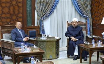شيخ الأزهر يستقبل رئيس مجلس القيادة اليمني بقر المشيخة