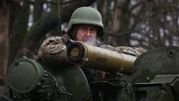 كاتب بريطاني: أوكرانيا في حاجة إلى أسلحة ثقيلة لمواجهة القوات الروسية