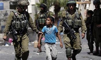 الاحتلال يعتقل 12 فلسطينيًا في الضفة الغربية ومستوطنون يقتحمون الأقصى