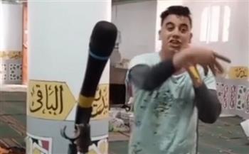 أشعل غضب المواطنين | تحرٍ أمني عن فيديو لـ رقص شاب على أغانٍ في مسجد 