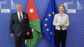 العاهل الأردني ورئيسة المفوضية الأوروبية يبحثان المستجدات الإقليمية والدولية