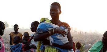 الصليب الأحمر النيجيري يوزع الأموال النقدية على 30 ألف شخص لاحتواء أزمة الجوع