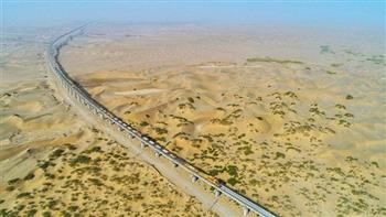 الصين: تشغيل خط سكة حديد بأكبر صحراء رمال متحركة في العالم
