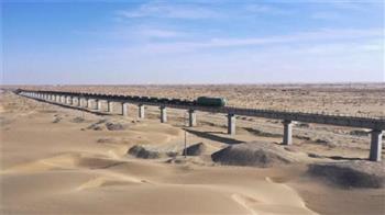 بدء تشغيل خط سكك حديد هوتان - روتشيانج في أكبر صحراء في الصين