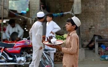 باكستان تناشد مواطنيها تقليل «شرب الشاي» لمساعدة الاقتصاد 