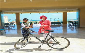 وزيرة البيئة تسلم الدراجات للفائزين فى مسابقة «صحتنا من صحة كوكبنا»بمحافظة مطروح