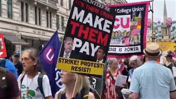 احتجاج عشرات الآلاف في شوارع لندن على خلفية الأزمة الاقتصادية