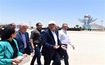 رئيس الوزراء يتفقد أعمال تطوير مدخل مدينة شرم الشيخ