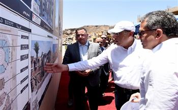 رئيس الوزراء يتفقد أعمال تطوير السوق التجاري القديم بمدينة شرم الشيخ