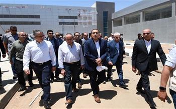 رئيس الوزراء يتفقد أعمال التطوير والتوسعة بمطار شرم الشيخ