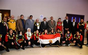 وزير الرياضة يستقبل أبطال المشروع القومي للموهبة والبطل الأوليمبي بمطار القاهرة