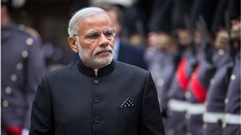 رئيس الوزراء الهندي يمارس رياضة "اليوجا" مع حشد غفير
