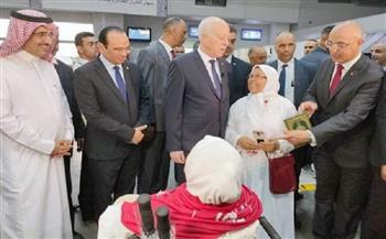الرئيس التونسي يزور مطار قرطاج لتوديع الحجيج 