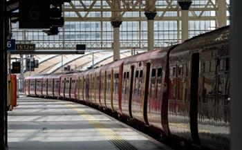 إضراب عمال السكك الحديدية يشل حركة القطارات فى بريطانيا