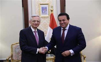 وزير التعليم العالي يستقبل السفير الفرنسي بالقاهرة لبحث آفاق التعاون العلمي