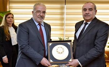 «عنبة» يبحث مع وزير النقل الفلسطيني سبل التعاون في المجال الجوي