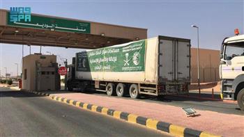109 شاحنات إغاثية مقدمة من مركز الملك سلمان تعبر منفذ الوديعة السعودي متوجهة إلى اليمن