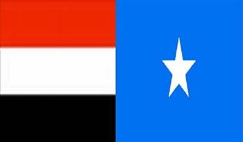 رئيسا وزراء اليمن والصومال يبحثان هاتفيا تعزيز العلاقات الثنائية