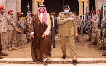 نائب وزير الدفاع السعودي يلتقي بقائد الجيش الباكستاني